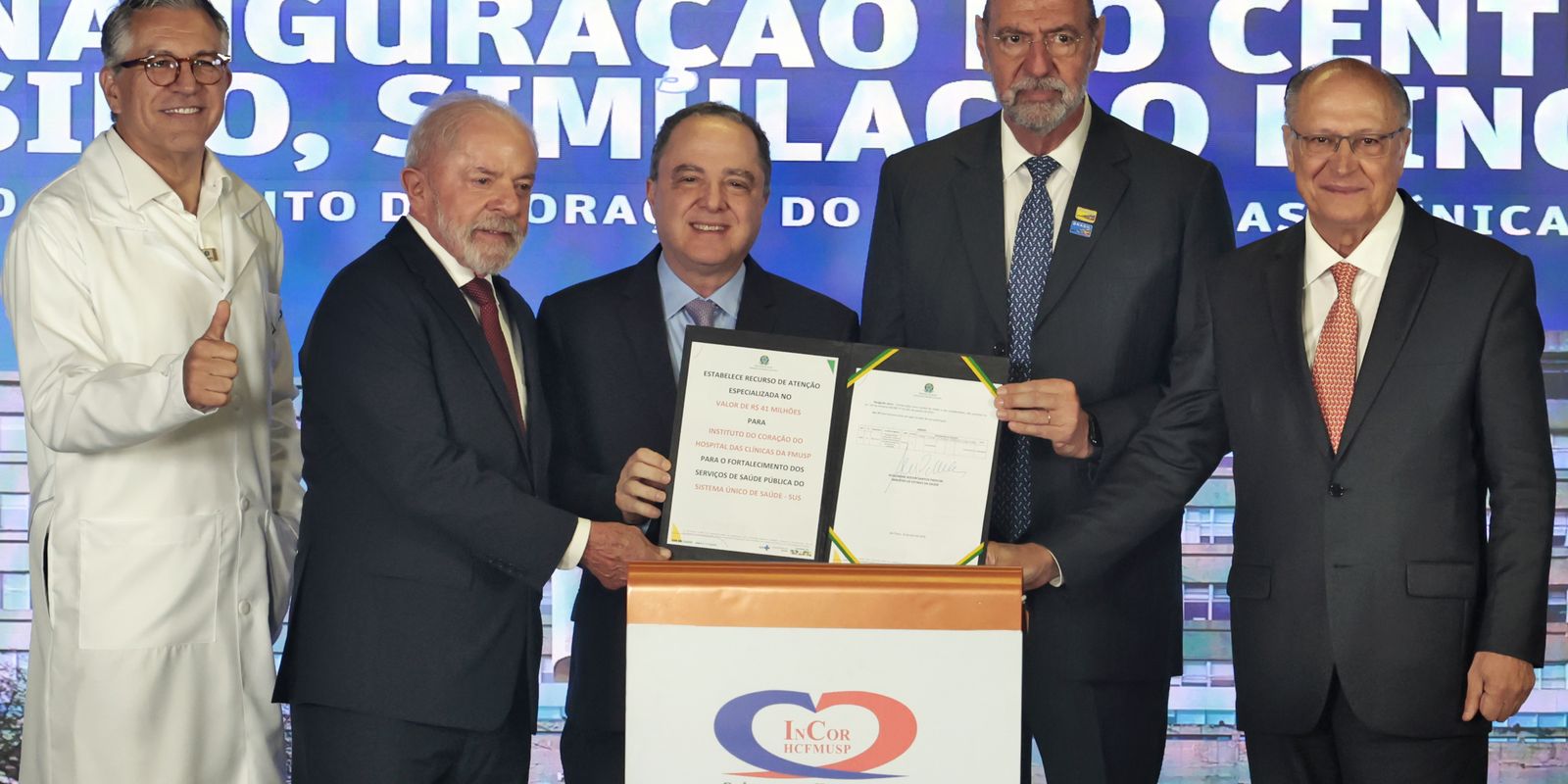 Lula sanciona lei que estabelece marco regulatório para vacinas contra o câncer