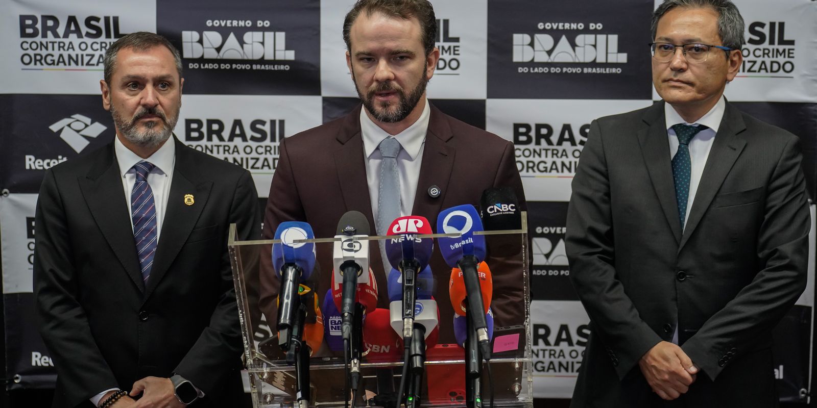 Brasil e EUA assinam acordo para o combate ao tráfico de armas e drogas