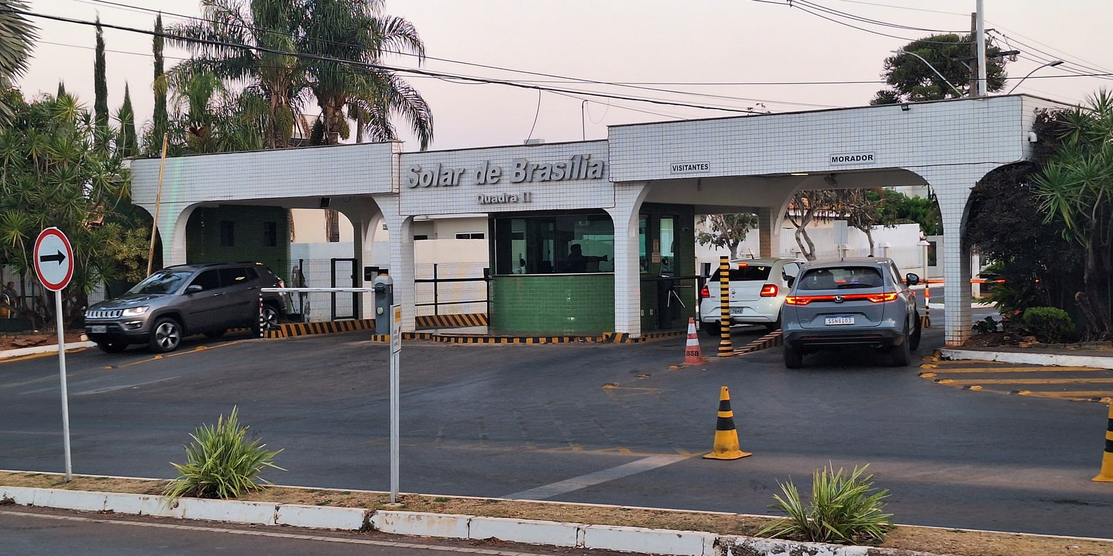 Bolsonaro solicita autorização para receber visita de Milei durante prisão domiciliar