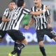 Botafogo vence Santos com gol no último minuto na reabertura do Brasileirão
