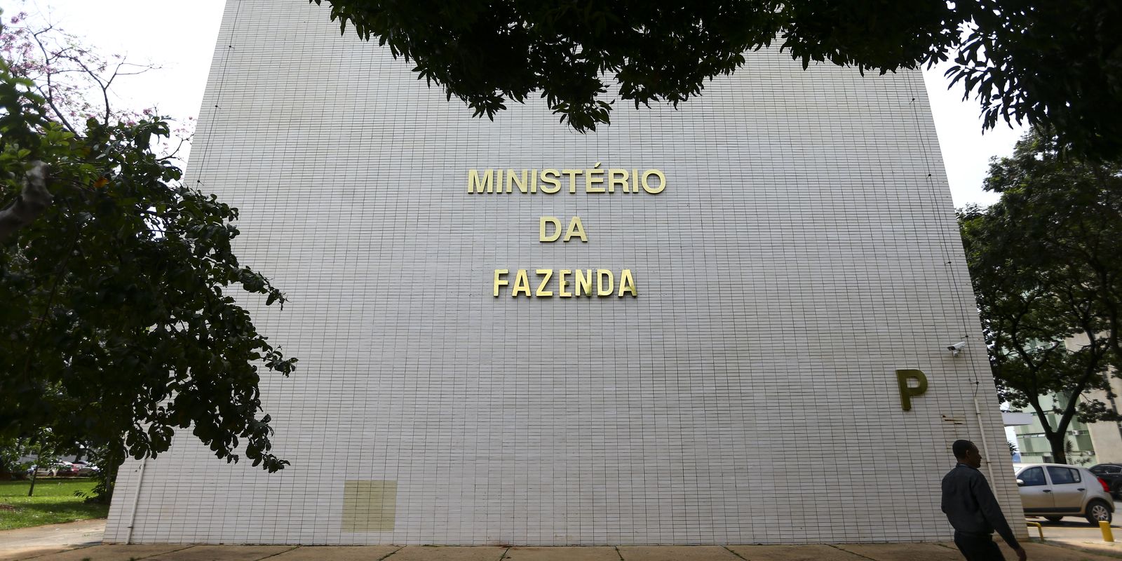 Projeção oficial de inflação é elevada para 5,1%, ultrapassando a meta estabelecida