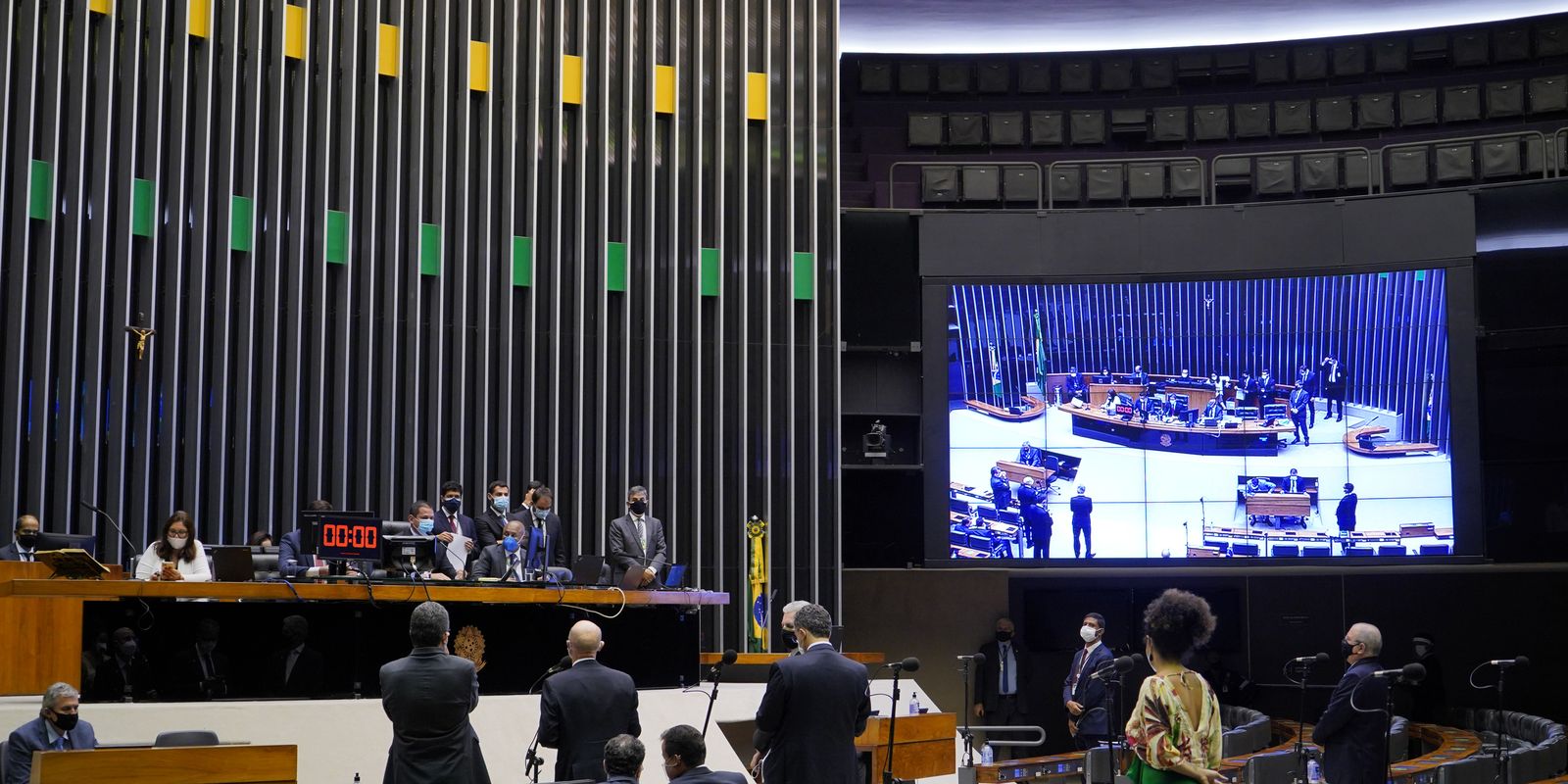 Ministro Flávio Dino convoca partidos a esclarecer controle de emendas parlamentares