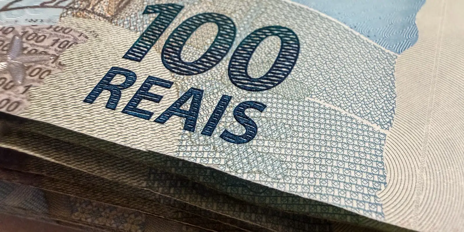 Dólar recua para R$ 5,07, menor patamar em um mês; bolsa apresenta estabilidade